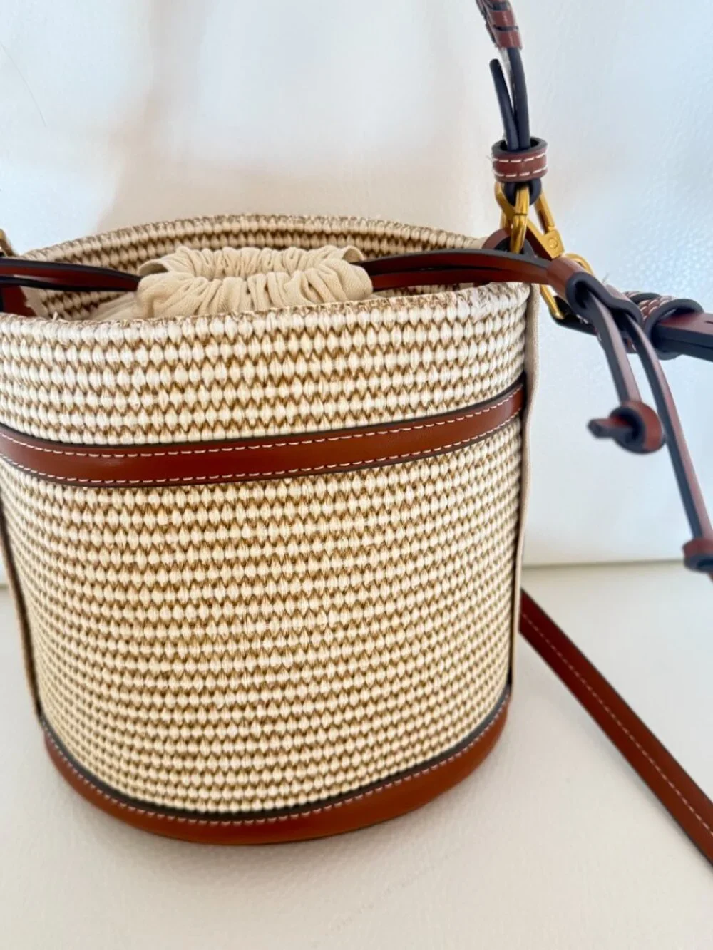 HOUSE OF HARLOW 1960 STRAW BUCKET BAG WOVEN CROSSBODY BRAIDED HANDLE NATURAL - Picture 3 of 6